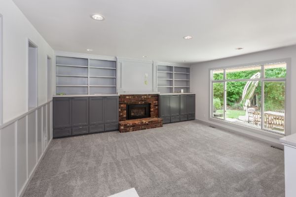Empty room with clean carpet flooring