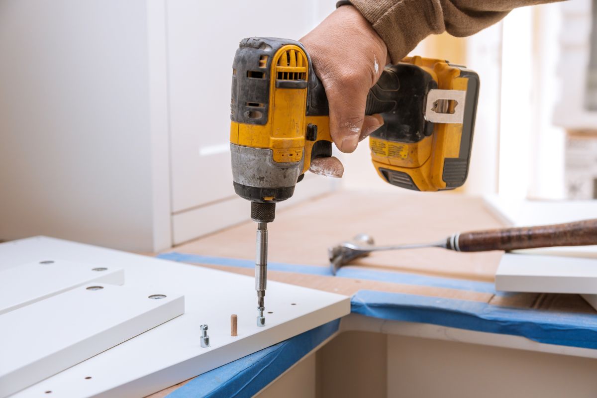 Handyman assembly service