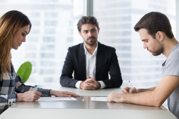 Divorce mediation meeting between separating spouses