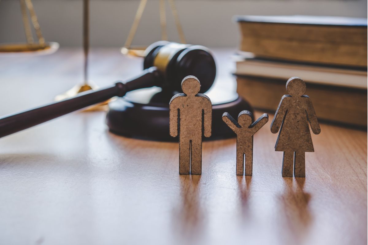 Family law legal guidance with family figures and courtroom symbols
